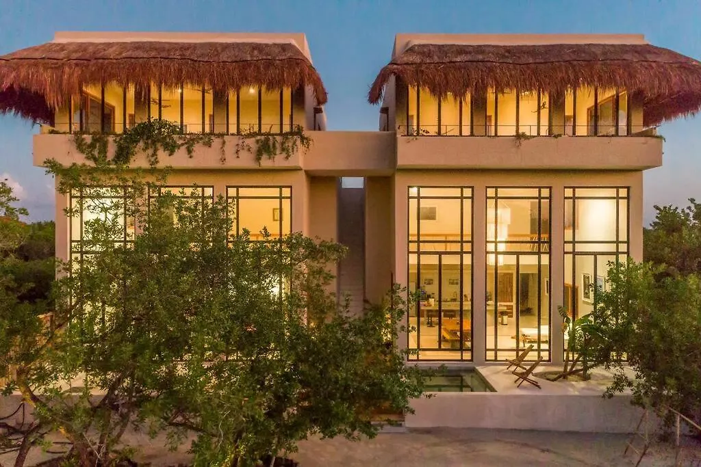 Space Brings Us Closer To Art - Casa Imox ホルボックス島 メキシコ