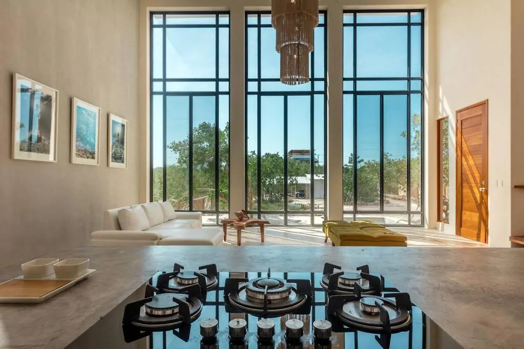 Space Brings Us Closer To Art - Casa Imox ホルボックス島